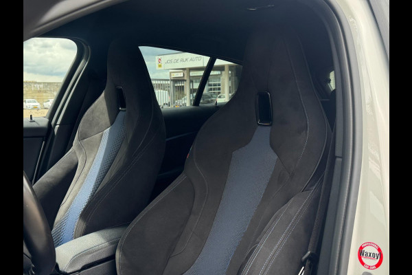 BMW 1-serie M135i xDrive High Executive 306 PK | Alcantara, 18'' M-Velgen, Navi, PDC, Cruise, M-Sport |