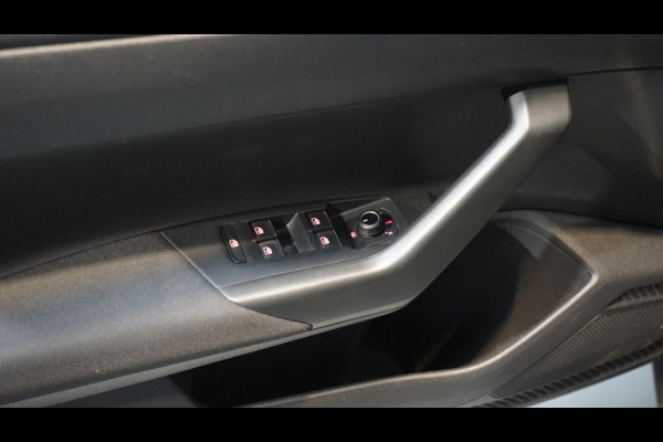 Volkswagen Polo 1.0 TSI R-Line ACC-CARPLAY-CLIMA-CRUISE-MODE-NAVIGATIE-VIRTUEEL-STOELVERWARMING-TREKHAAK