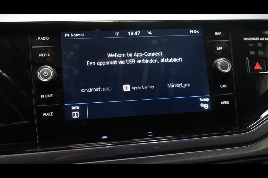 Volkswagen Polo 1.0 TSI R-Line ACC-CARPLAY-CLIMA-CRUISE-MODE-NAVIGATIE-VIRTUEEL-STOELVERWARMING-TREKHAAK