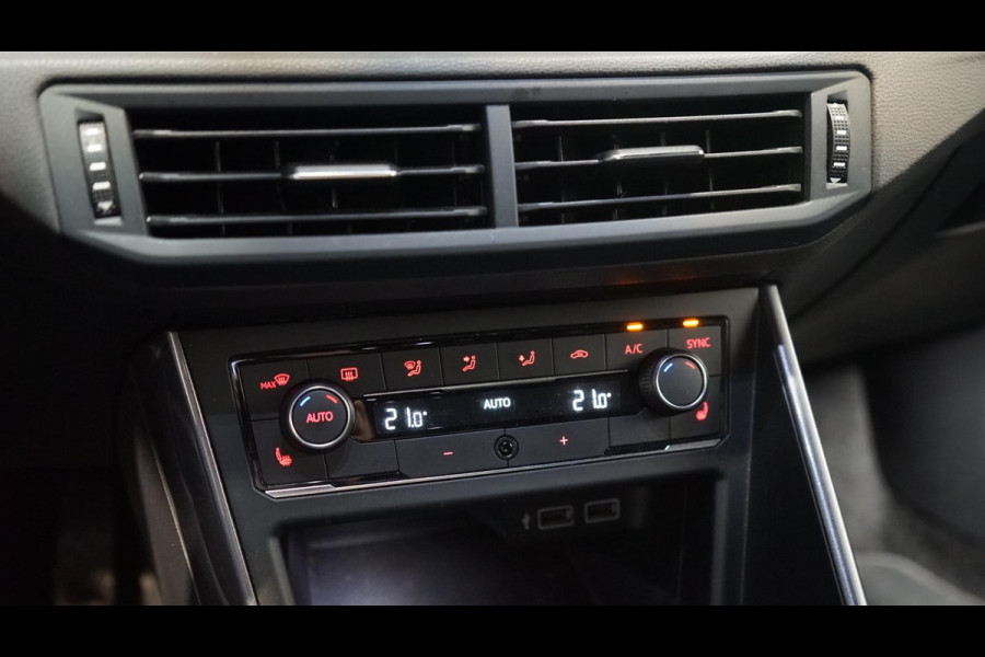 Volkswagen Polo 1.0 TSI R-Line ACC-CARPLAY-CLIMA-CRUISE-MODE-NAVIGATIE-VIRTUEEL-STOELVERWARMING-TREKHAAK