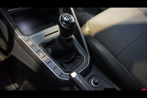 Volkswagen Polo 1.0 TSI R-Line ACC-CARPLAY-CLIMA-CRUISE-MODE-NAVIGATIE-VIRTUEEL-STOELVERWARMING-TREKHAAK