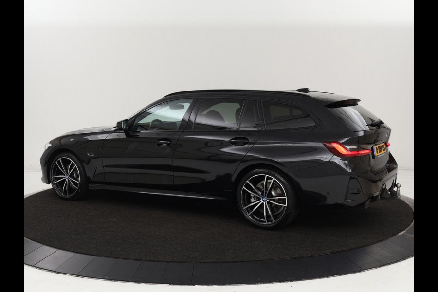 BMW 3-serie 320e M Sport | Head-Up | Adaptive cruise | Trekhaak | Leder | Stoelverwarming | Camera | Keyless | Adaptief LED | Carplay | Sfeerverlichting | Navigatie