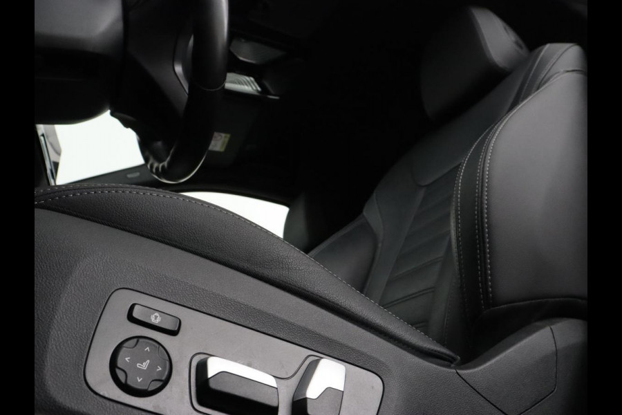 BMW 3-serie 320e M Sport | Head-Up | Adaptive cruise | Trekhaak | Leder | Stoelverwarming | Camera | Keyless | Adaptief LED | Carplay | Sfeerverlichting | Navigatie