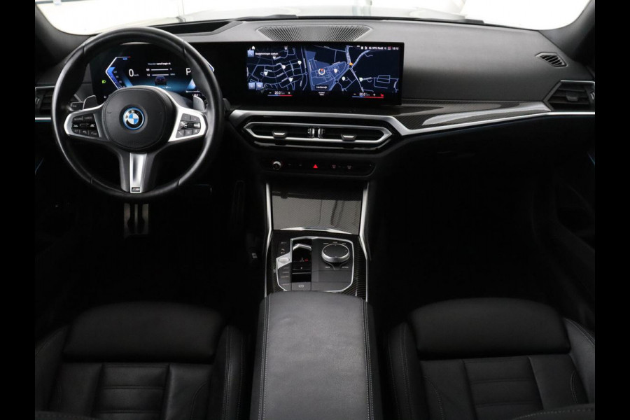 BMW 3-serie 320e M Sport | Head-Up | Adaptive cruise | Trekhaak | Leder | Stoelverwarming | Camera | Keyless | Adaptief LED | Carplay | Sfeerverlichting | Navigatie