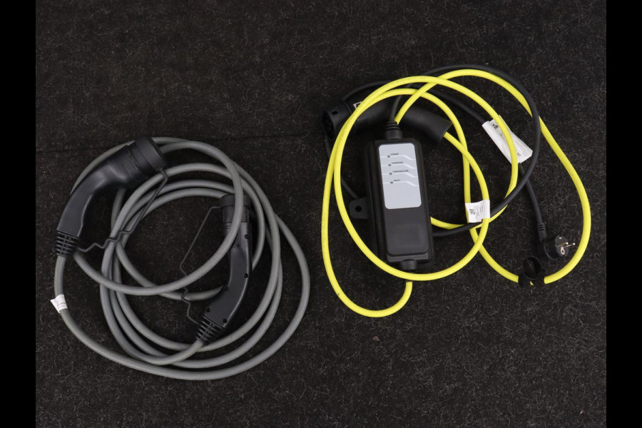 BMW 3-serie 320e M Sport | Head-Up | Adaptive cruise | Trekhaak | Leder | Stoelverwarming | Camera | Keyless | Adaptief LED | Carplay | Sfeerverlichting | Navigatie