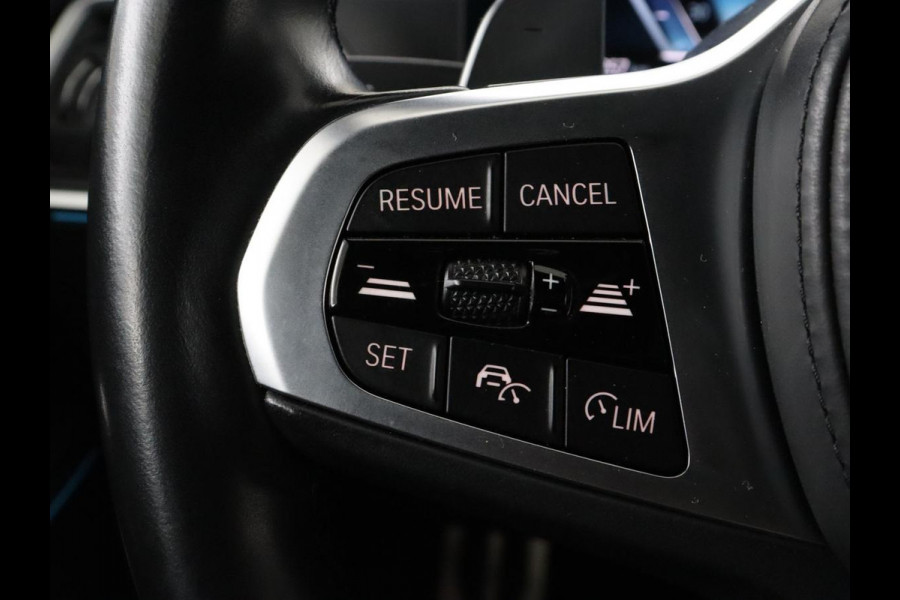 BMW 3-serie 320e M Sport | Head-Up | Adaptive cruise | Trekhaak | Leder | Stoelverwarming | Camera | Keyless | Adaptief LED | Carplay | Sfeerverlichting | Navigatie