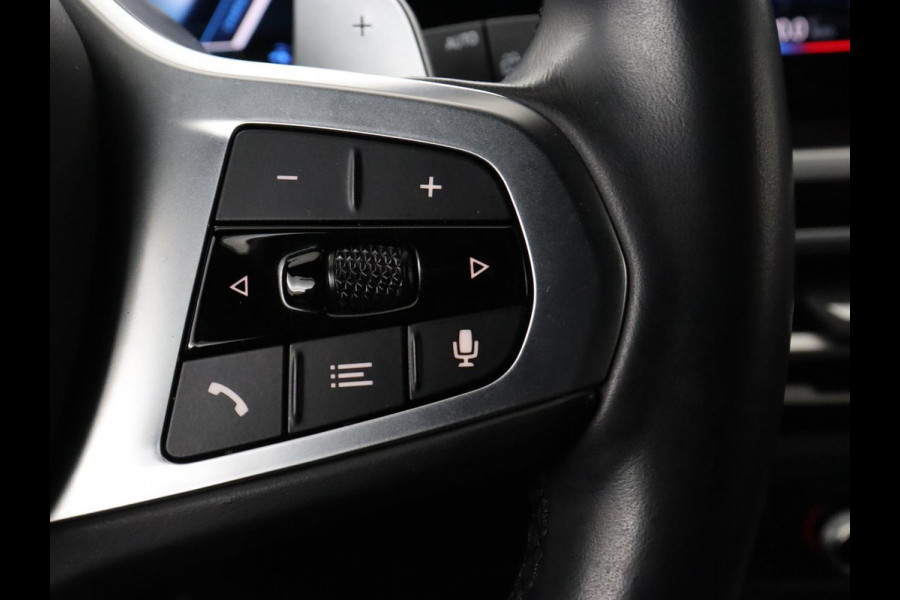 BMW 3-serie 320e M Sport | Head-Up | Adaptive cruise | Trekhaak | Leder | Stoelverwarming | Camera | Keyless | Adaptief LED | Carplay | Sfeerverlichting | Navigatie