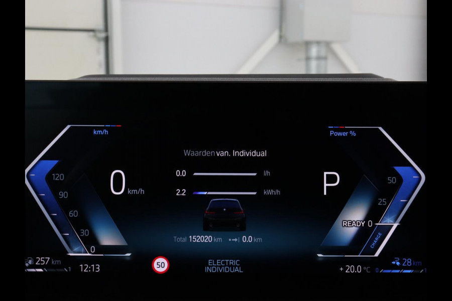 BMW 3-serie 320e M Sport | Head-Up | Adaptive cruise | Trekhaak | Leder | Stoelverwarming | Camera | Keyless | Adaptief LED | Carplay | Sfeerverlichting | Navigatie