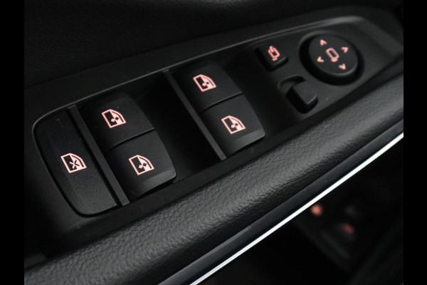 BMW 3-serie 320e M Sport | Head-Up | Adaptive cruise | Trekhaak | Leder | Stoelverwarming | Camera | Keyless | Adaptief LED | Carplay | Sfeerverlichting | Navigatie