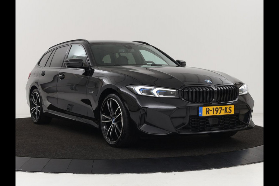 BMW 3-serie 320e M Sport | Head-Up | Adaptive cruise | Trekhaak | Leder | Stoelverwarming | Camera | Keyless | Adaptief LED | Carplay | Sfeerverlichting | Navigatie