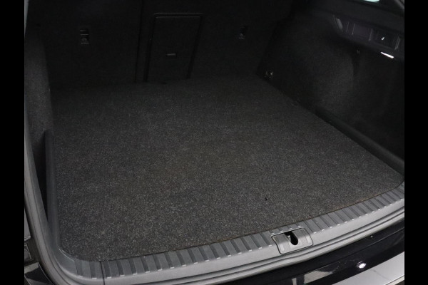 Škoda Octavia 1.4 TSI RS iV PHEV | Head-Up | Stoel & stuurverwarming | Adaptive cruise | Standkachel | Matrix LED | Massage | Alcantara | Camera | Carplay | Memory | Canton Sound | Virtual Cockpit | Side Assist