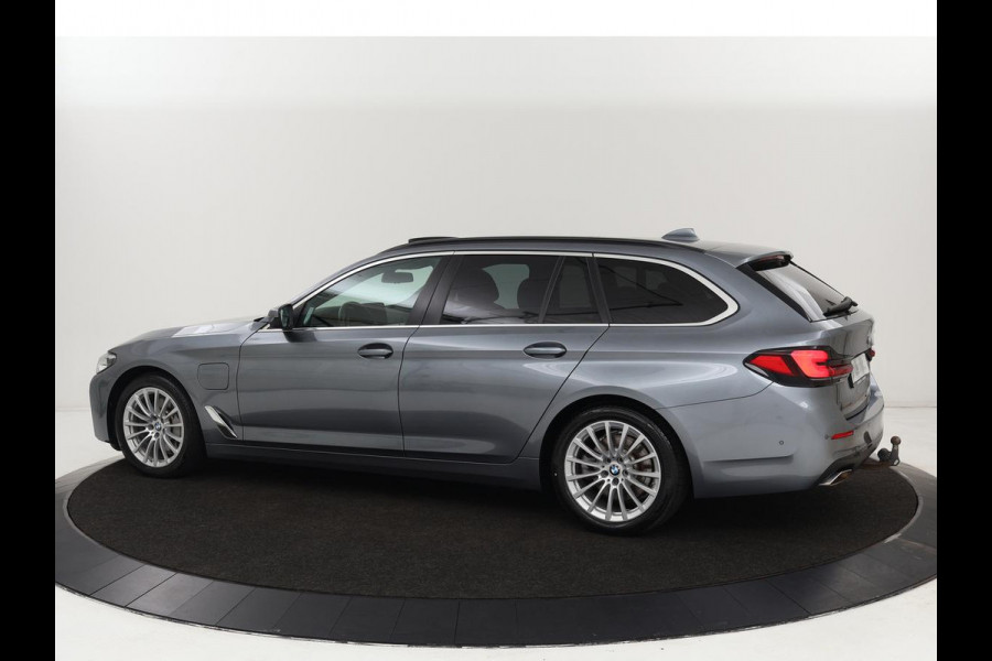 BMW 5 Serie 530e High Executive | Panoramadak | Head-Up | Adaptive cruise | Trekhaak | Bowers & Wilkins | Leder | Stoelverwarming | 360 Camera | Carplay | Keyless | Navigatie