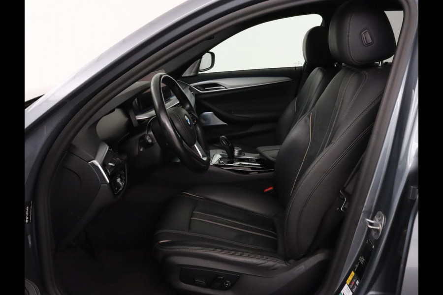 BMW 5 Serie 530e High Executive | Panoramadak | Head-Up | Adaptive cruise | Trekhaak | Bowers & Wilkins | Leder | Stoelverwarming | 360 Camera | Carplay | Keyless | Navigatie
