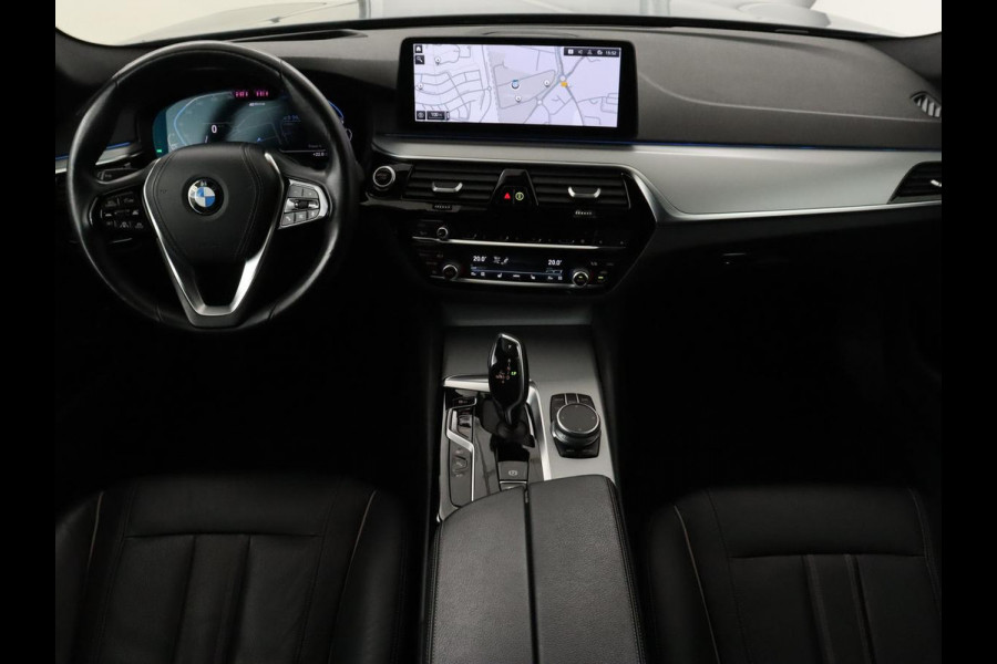 BMW 5 Serie 530e High Executive | Panoramadak | Head-Up | Adaptive cruise | Trekhaak | Bowers & Wilkins | Leder | Stoelverwarming | 360 Camera | Carplay | Keyless | Navigatie