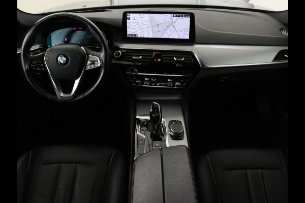 BMW 5 Serie 530e High Executive | Panoramadak | Head-Up | Adaptive cruise | Trekhaak | Bowers & Wilkins | Leder | Stoelverwarming | 360 Camera | Carplay | Keyless | Navigatie