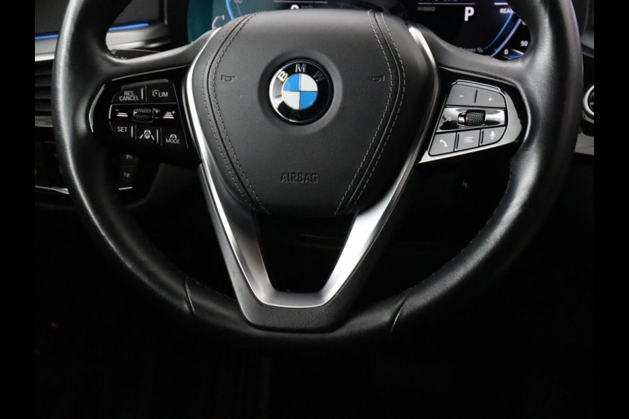 BMW 5 Serie 530e High Executive | Panoramadak | Head-Up | Adaptive cruise | Trekhaak | Bowers & Wilkins | Leder | Stoelverwarming | 360 Camera | Carplay | Keyless | Navigatie