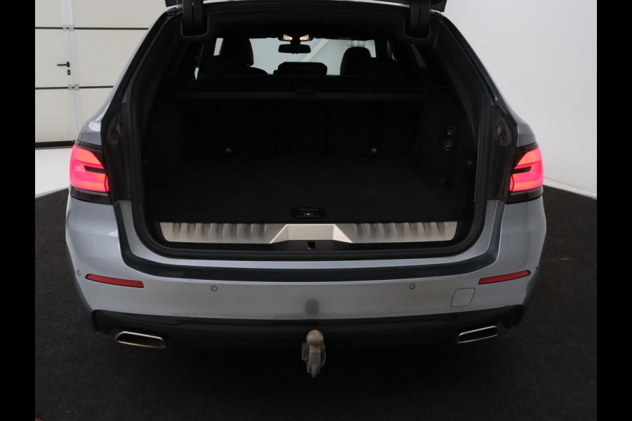 BMW 5 Serie 530e High Executive | Panoramadak | Head-Up | Adaptive cruise | Trekhaak | Bowers & Wilkins | Leder | Stoelverwarming | 360 Camera | Carplay | Keyless | Navigatie