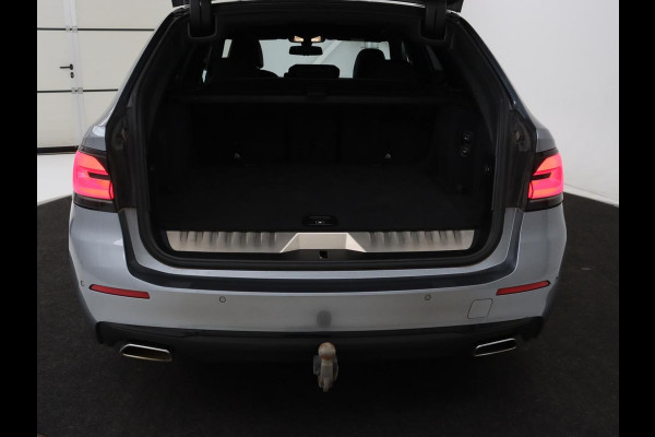 BMW 5 Serie 530e High Executive | Panoramadak | Head-Up | Adaptive cruise | Trekhaak | Bowers & Wilkins | Leder | Stoelverwarming | 360 Camera | Carplay | Keyless | Navigatie