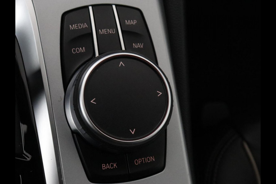 BMW 5 Serie 530e High Executive | Panoramadak | Head-Up | Adaptive cruise | Trekhaak | Bowers & Wilkins | Leder | Stoelverwarming | 360 Camera | Carplay | Keyless | Navigatie