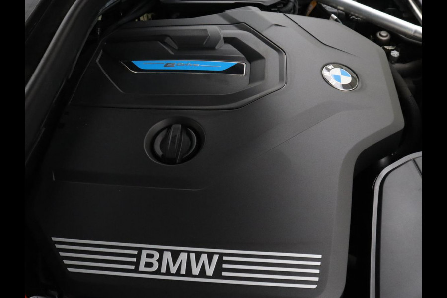BMW 5 Serie 530e High Executive | Panoramadak | Head-Up | Adaptive cruise | Trekhaak | Bowers & Wilkins | Leder | Stoelverwarming | 360 Camera | Carplay | Keyless | Navigatie