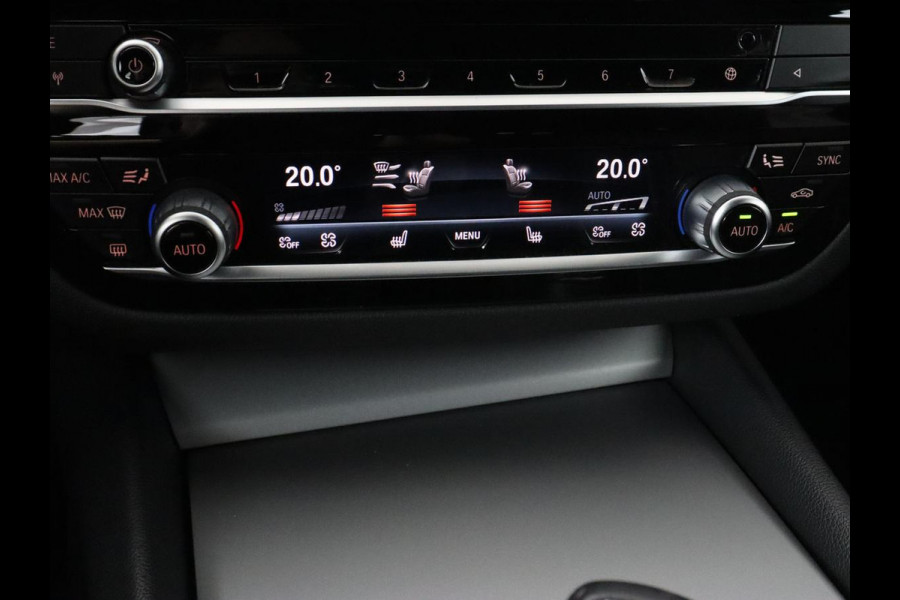 BMW 5 Serie 530e High Executive | Panoramadak | Head-Up | Adaptive cruise | Trekhaak | Bowers & Wilkins | Leder | Stoelverwarming | 360 Camera | Carplay | Keyless | Navigatie