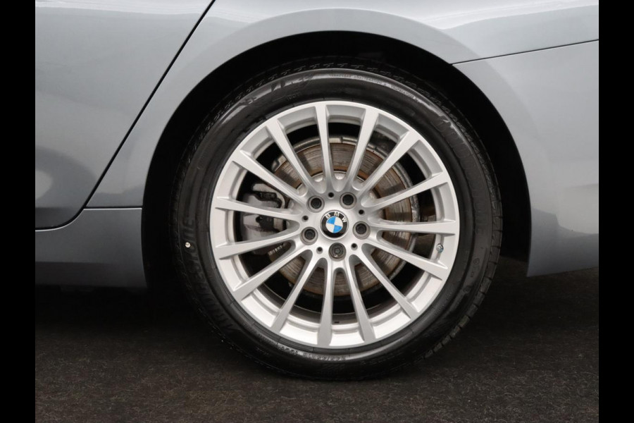 BMW 5 Serie 530e High Executive | Panoramadak | Head-Up | Adaptive cruise | Trekhaak | Bowers & Wilkins | Leder | Stoelverwarming | 360 Camera | Carplay | Keyless | Navigatie