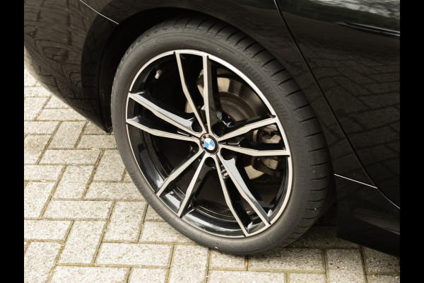 BMW 3-serie 320i M-Sport - Stoelverwarming - LED - 19 inch