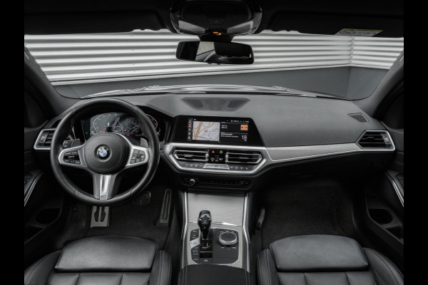 BMW 3-serie 320i M-Sport - Stoelverwarming - LED - 19 inch