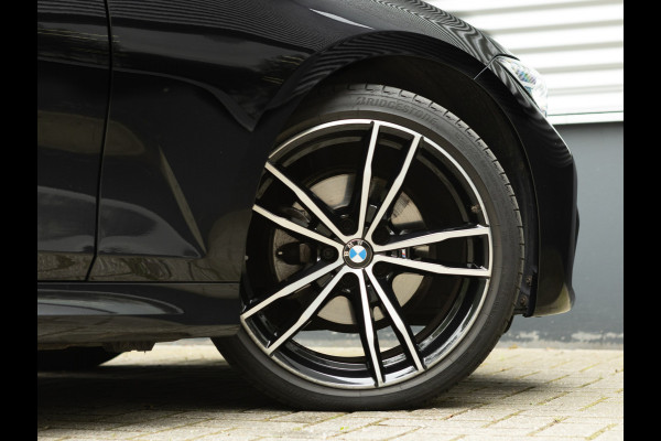 BMW 3-serie 320i M-Sport - Stoelverwarming - LED - 19 inch