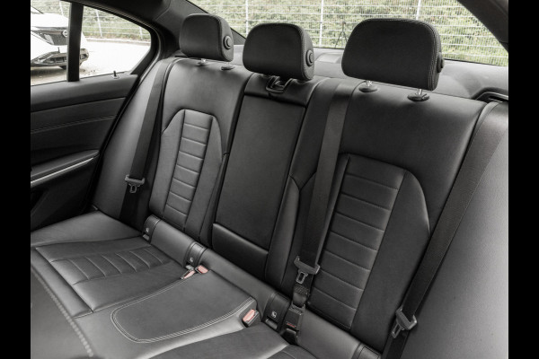 BMW 3-serie 320i M-Sport - Stoelverwarming - LED - 19 inch