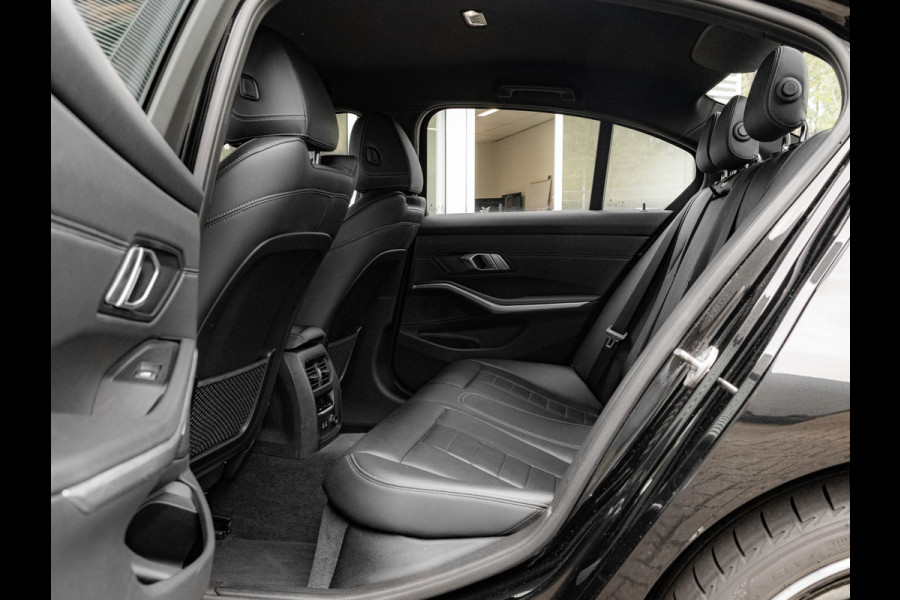 BMW 3-serie 320i M-Sport - Stoelverwarming - LED - 19 inch