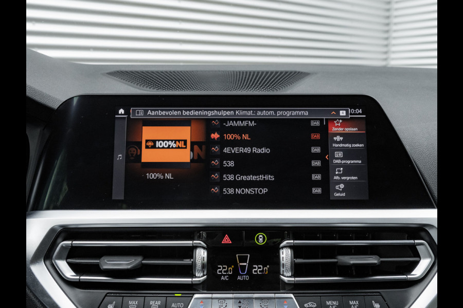 BMW 3-serie 320i M-Sport - Stoelverwarming - LED - 19 inch