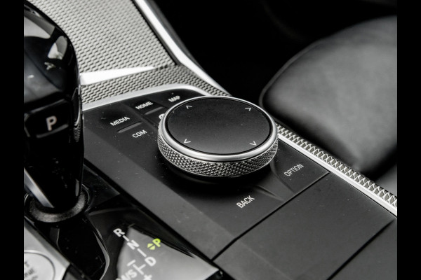 BMW 3-serie 320i M-Sport - Stoelverwarming - LED - 19 inch
