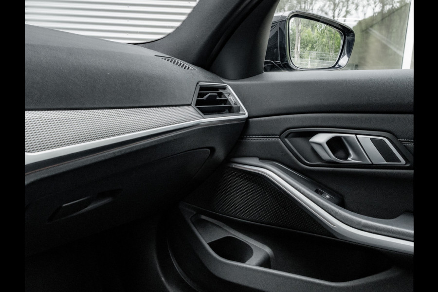 BMW 3-serie 320i M-Sport - Stoelverwarming - LED - 19 inch
