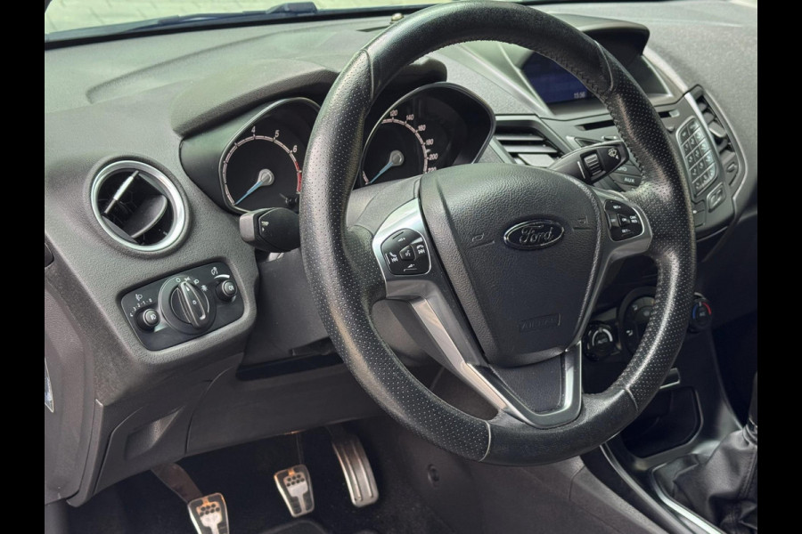 Ford Fiesta 1.0 EcoBoost ST Line - Navigatie I Airco I Sport pakket I LED I PDC I Dealer onderhouden