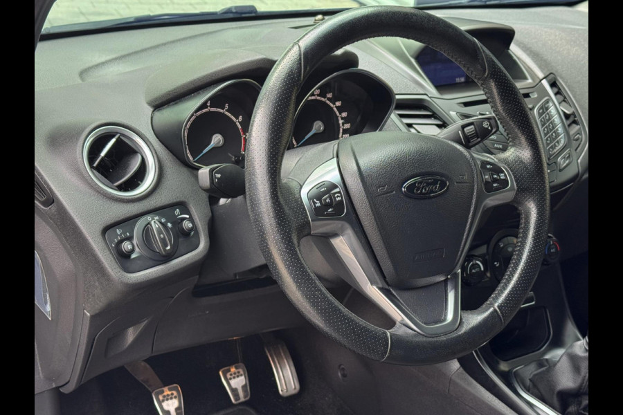 Ford Fiesta 1.0 EcoBoost ST Line - Navigatie I Airco I Sport pakket I LED I PDC I Dealer onderhouden