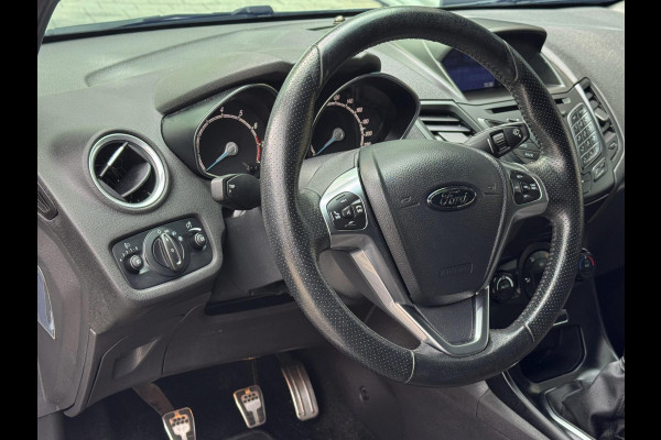 Ford Fiesta 1.0 EcoBoost ST Line - Navigatie I Airco I Sport pakket I LED I PDC I Dealer onderhouden