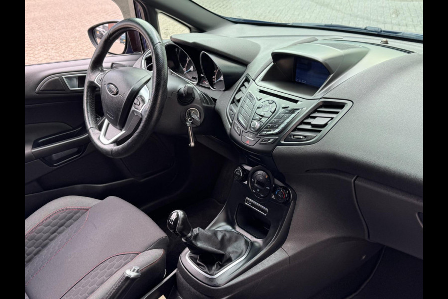 Ford Fiesta 1.0 EcoBoost ST Line - Navigatie I Airco I Sport pakket I LED I PDC I Dealer onderhouden