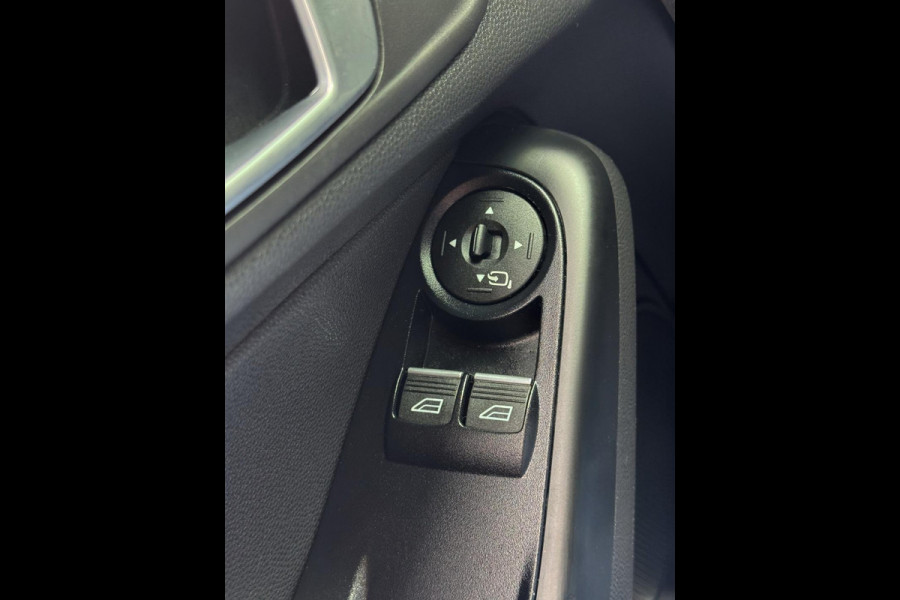 Ford Fiesta 1.0 EcoBoost ST Line - Navigatie I Airco I Sport pakket I LED I PDC I Dealer onderhouden