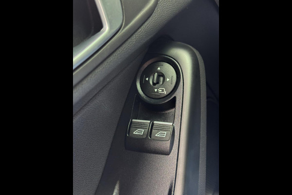 Ford Fiesta 1.0 EcoBoost ST Line - Navigatie I Airco I Sport pakket I LED I PDC I Dealer onderhouden