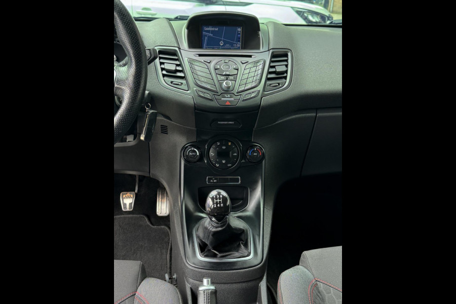 Ford Fiesta 1.0 EcoBoost ST Line - Navigatie I Airco I Sport pakket I LED I PDC I Dealer onderhouden