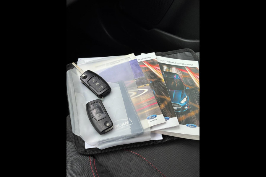 Ford Fiesta 1.0 EcoBoost ST Line - Navigatie I Airco I Sport pakket I LED I PDC I Dealer onderhouden