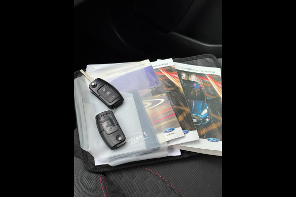 Ford Fiesta 1.0 EcoBoost ST Line - Navigatie I Airco I Sport pakket I LED I PDC I Dealer onderhouden