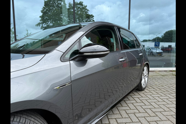 Volkswagen Golf 1.5 TSI Highline Business R - Navi - Camera - LED - Winterpakket