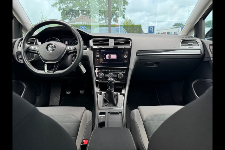 Volkswagen Golf 1.5 TSI Highline Business R - Navi - Camera - LED - Winterpakket