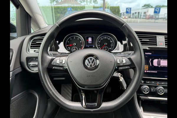 Volkswagen Golf 1.5 TSI Highline Business R - Navi - Camera - LED - Winterpakket