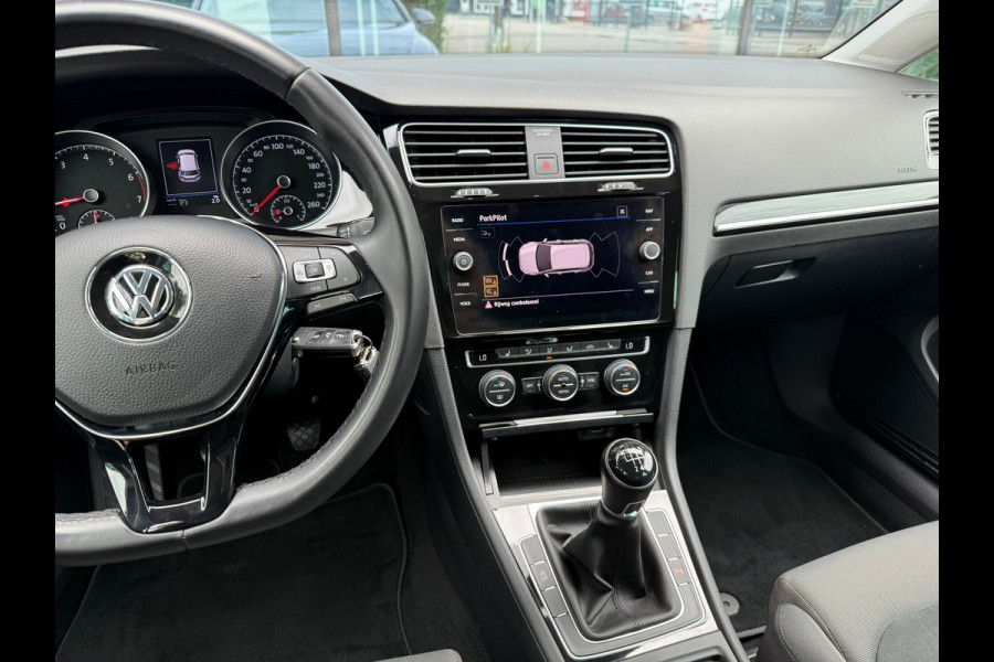 Volkswagen Golf 1.5 TSI Highline Business R - Navi - Camera - LED - Winterpakket