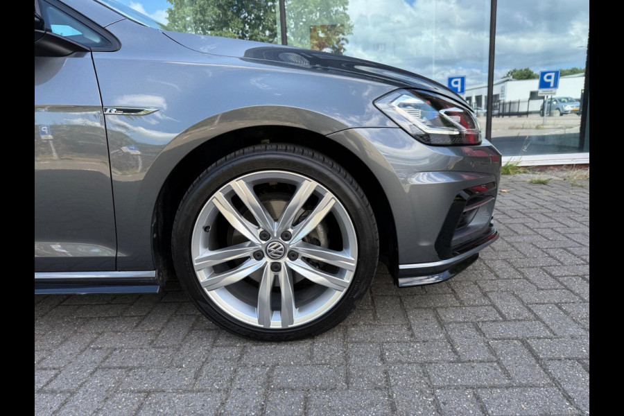 Volkswagen Golf 1.5 TSI Highline Business R - Navi - Camera - LED - Winterpakket