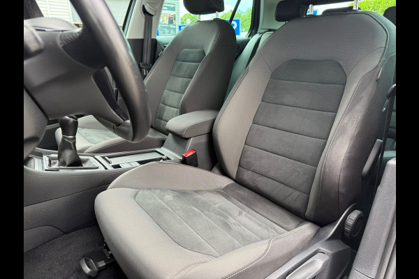Volkswagen Golf 1.5 TSI Highline Business R - Navi - Camera - LED - Winterpakket
