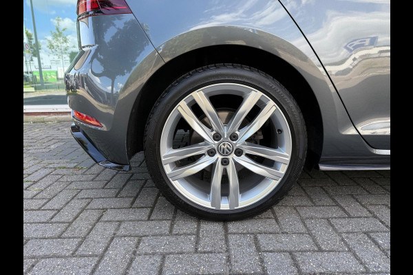 Volkswagen Golf 1.5 TSI Highline Business R - Navi - Camera - LED - Winterpakket